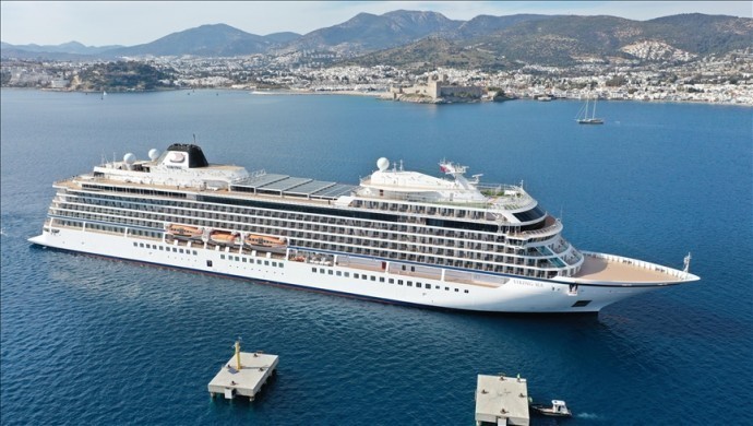 "موغلا" التركية تستقبل أول سفينة سياحية الموسم الحالي