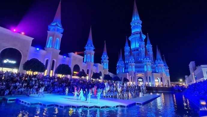 عروض ليلة في أرض الأساطير: تجربة لا تُنسى في قلب أنطاليا