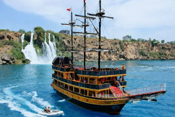 رحلة السفينة في أنطاليا – مغامرة القراصنة وشاور الصابون